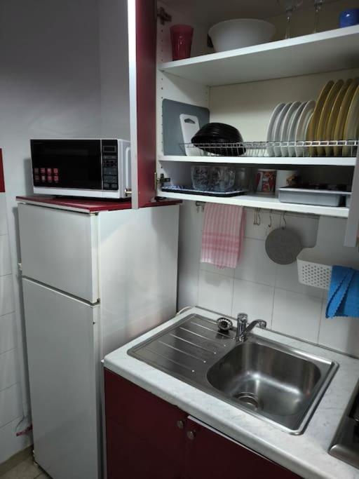 Apartment 50 Meters From The Beach Loutráki Zewnętrze zdjęcie